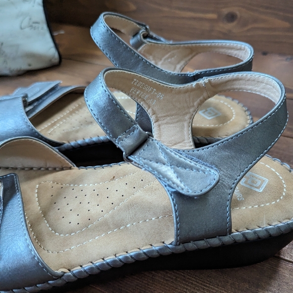 Dream Pairs Bronze Metallic Platform Sandals Size 11 - Picture 4 of 8